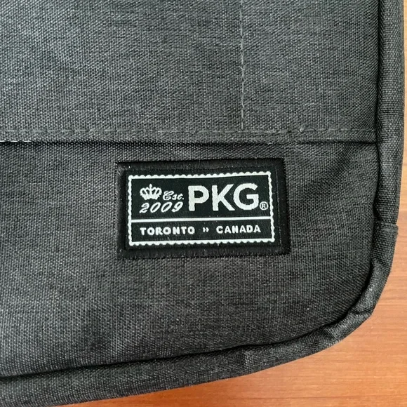 PKG Canada Richmond Laptop briefcase/messenger bag - up to 16” laptop dark gray